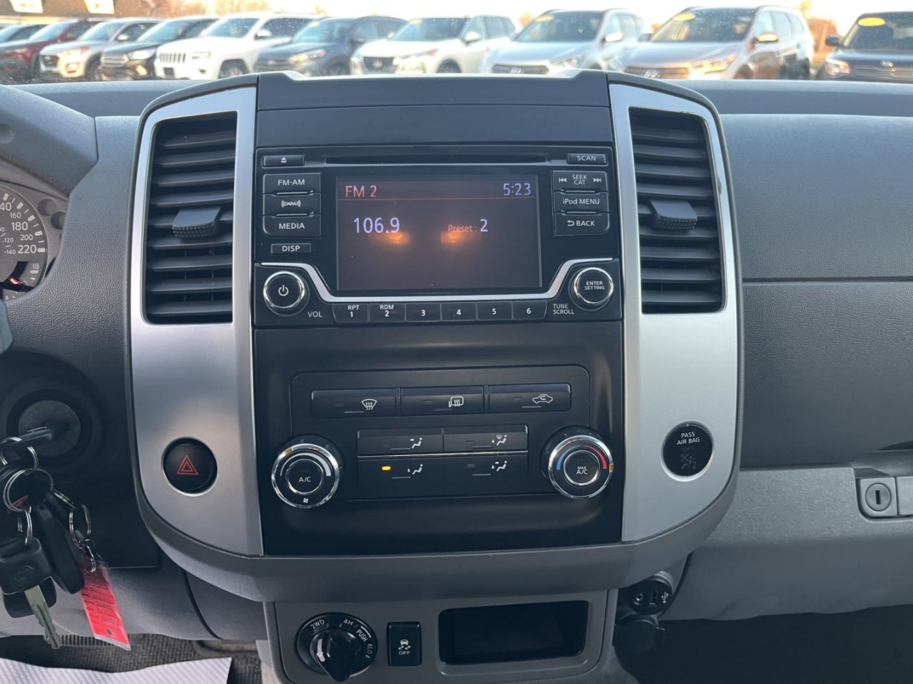 2017 Nissan Frontier SL Photo