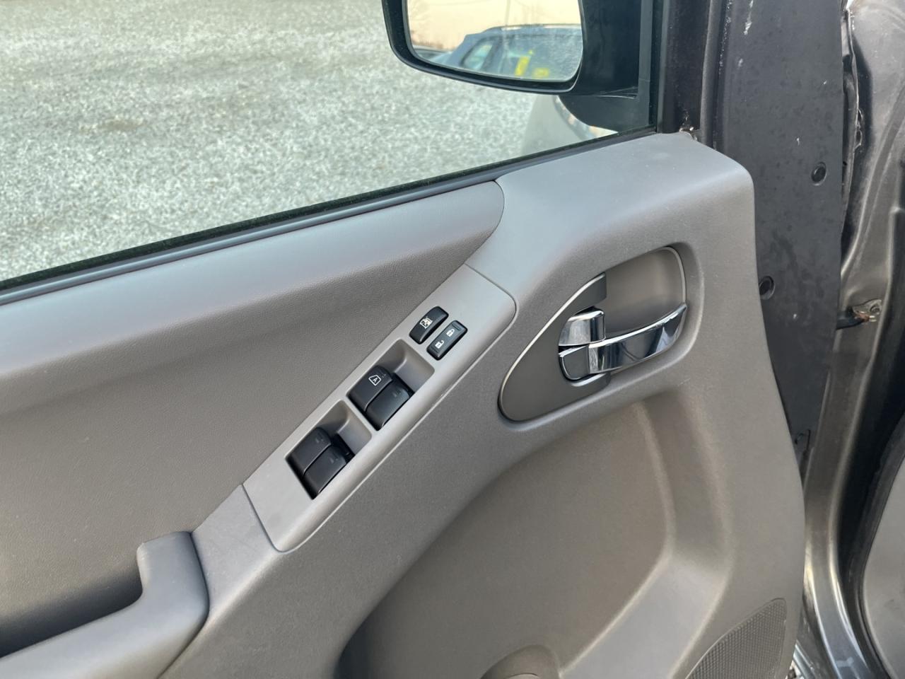 2017 Nissan Frontier SL Photo