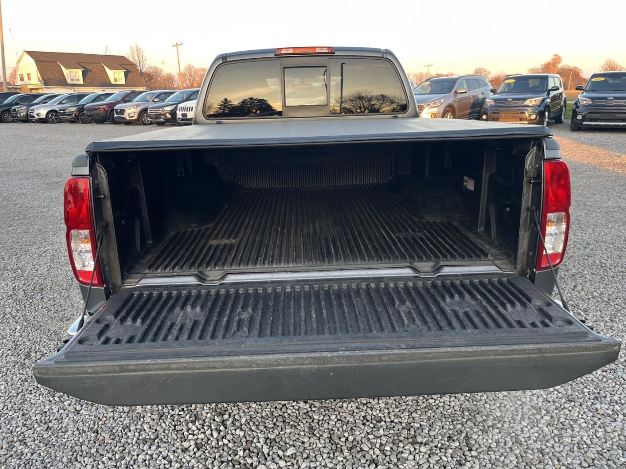 2017 Nissan Frontier SL Photo