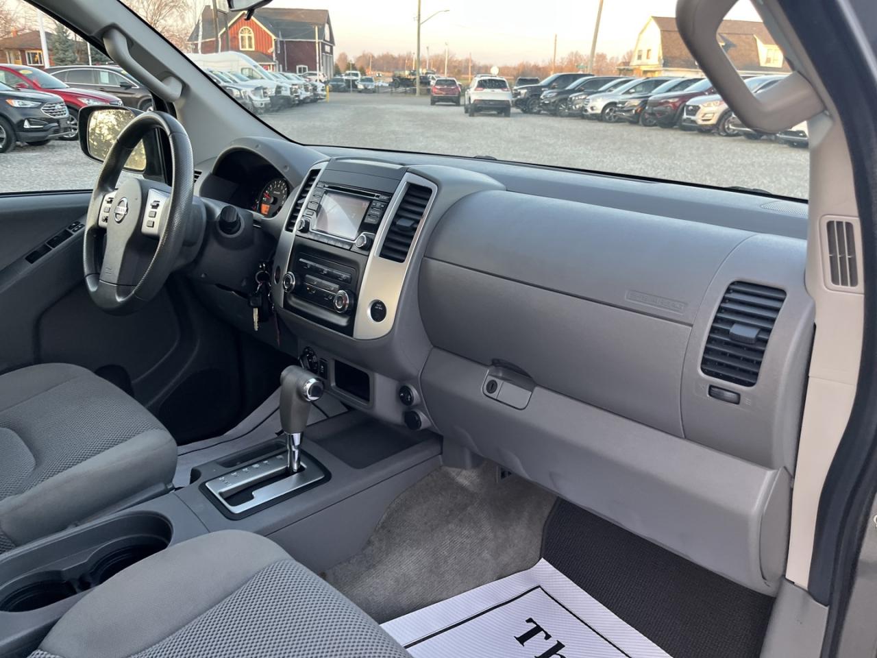 2017 Nissan Frontier SL Photo