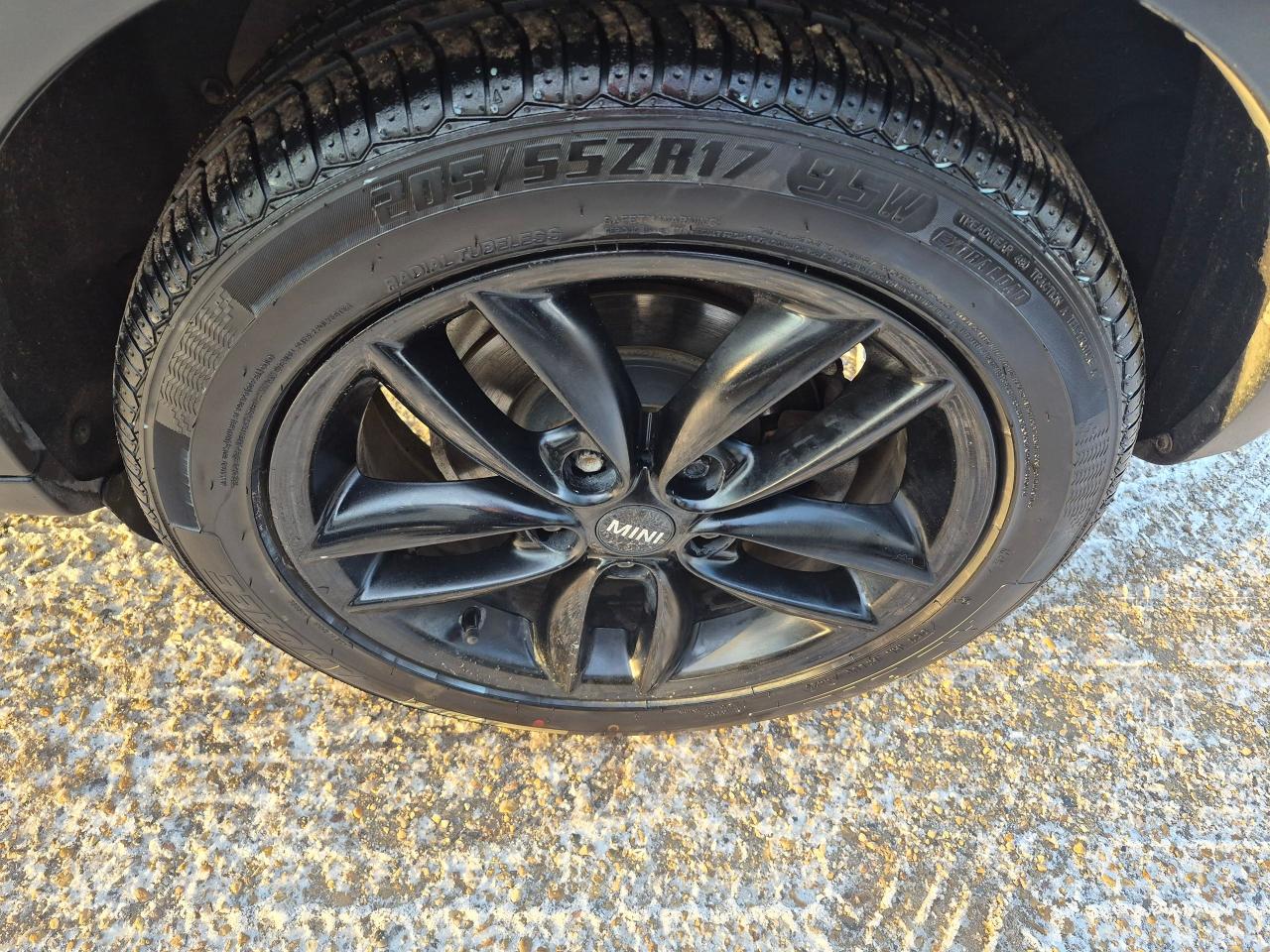 2014 MINI Cooper Countryman ALL4 S AWD, Leather, Sunroof, Nav, Htd Seats - Photo #10