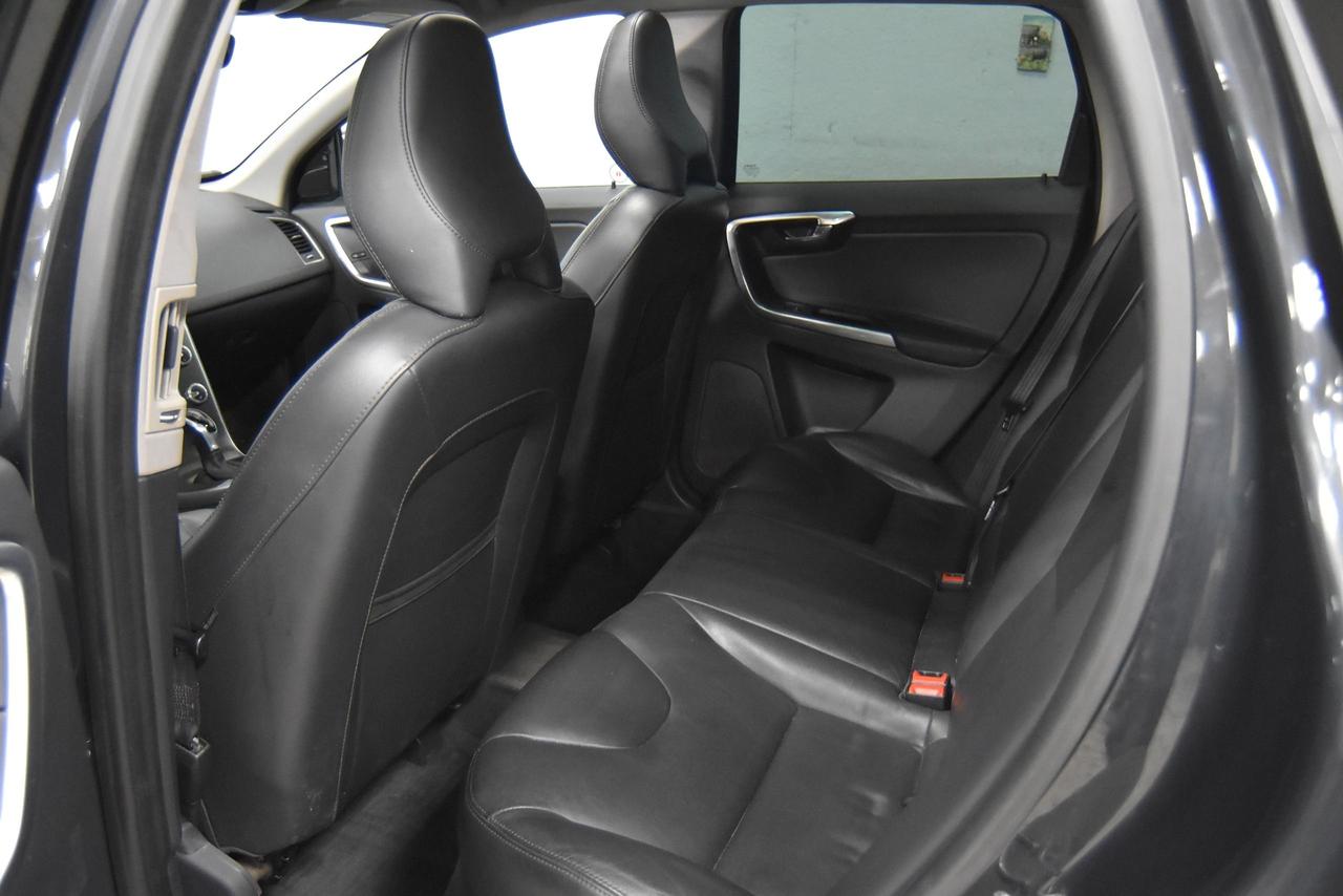 2015 Volvo XC60 T5 Drive-E Premier Plus Photo