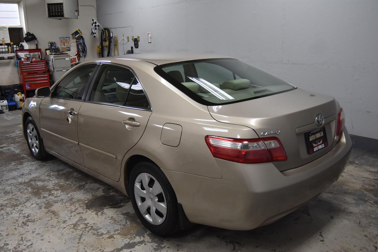 2009 Toyota Camry LE - Photo #5