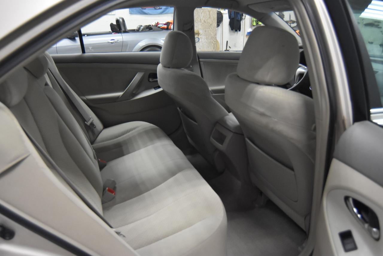 2009 Toyota Camry LE - Photo #11