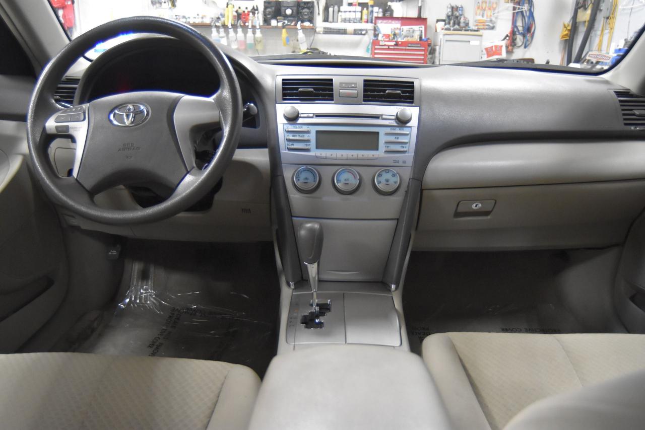 2009 Toyota Camry LE - Photo #12