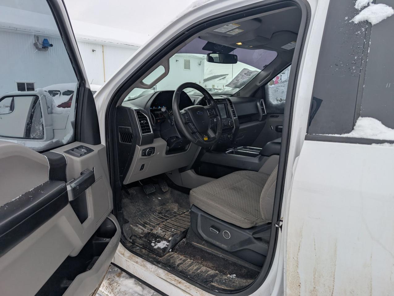 2016 Ford F-150 4WD SUPERCREW 145" XLT Photo