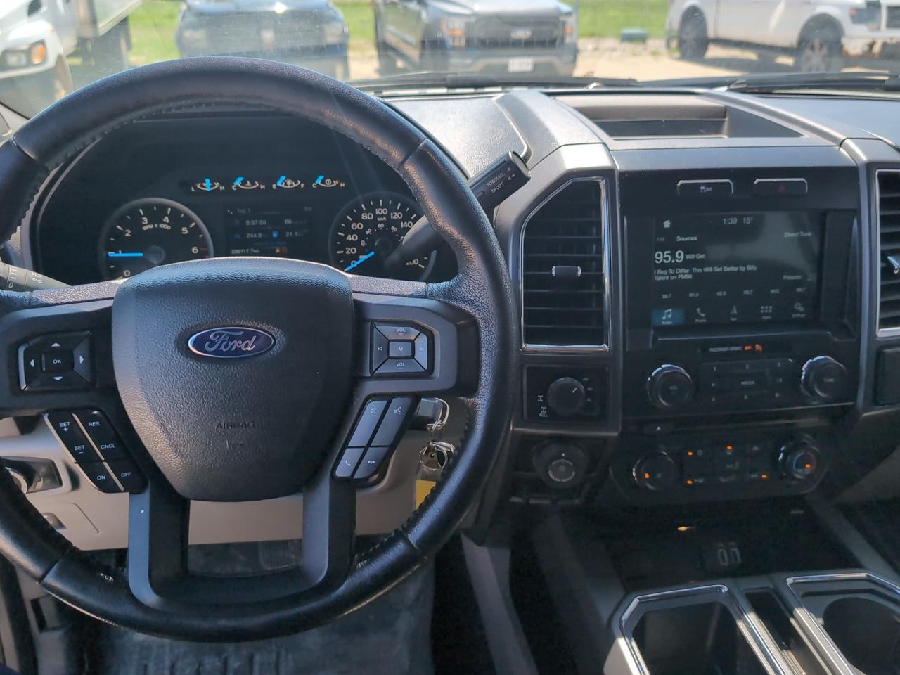 2016 Ford F-150 XLT 4WD SuperCrew 6.5' Box Photo