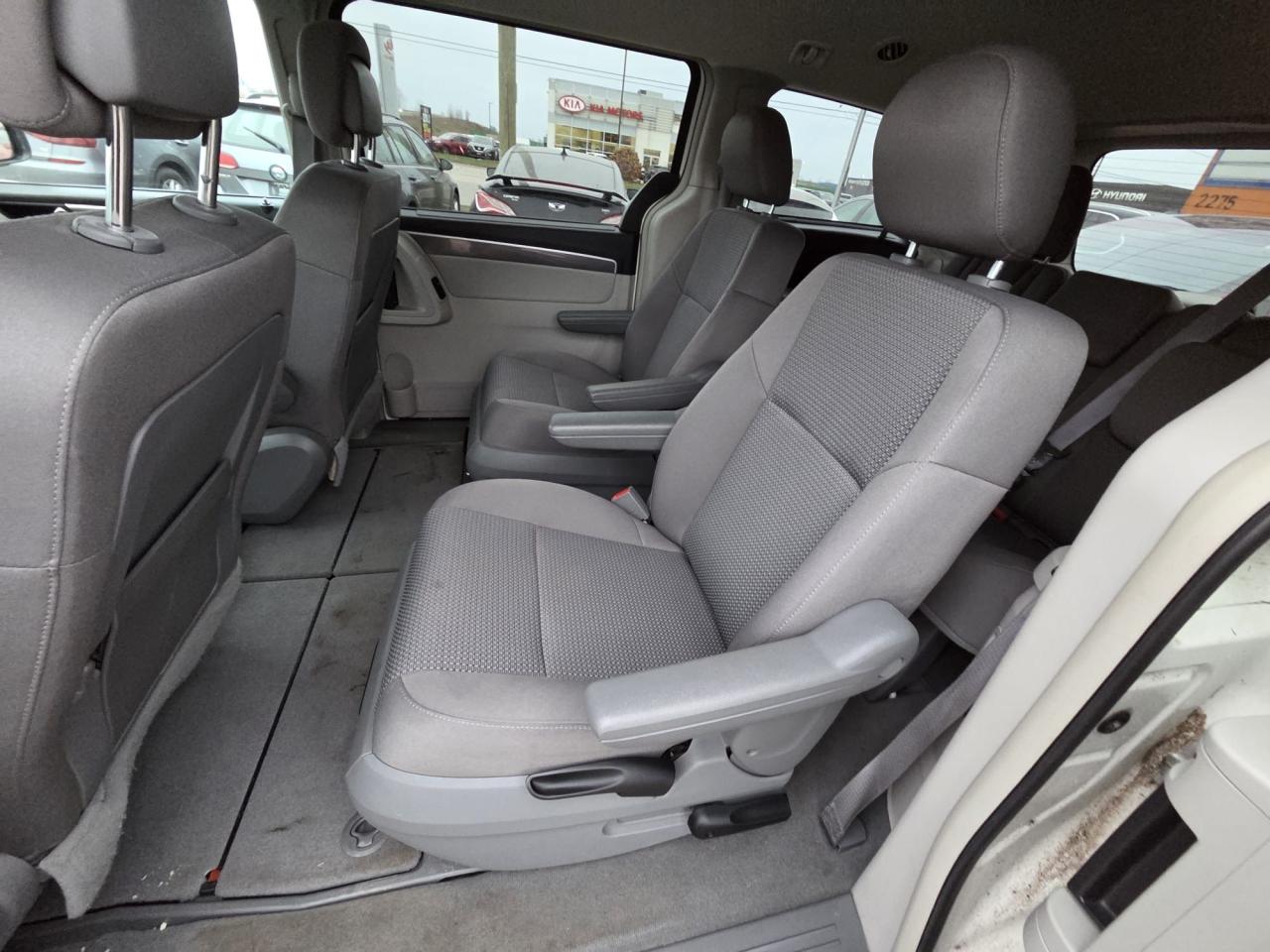 2012 Volkswagen Routan TRENDLINE, 7 PASSENGER, ONLY 52KMS, 3.6L V6, CERT - Photo #12