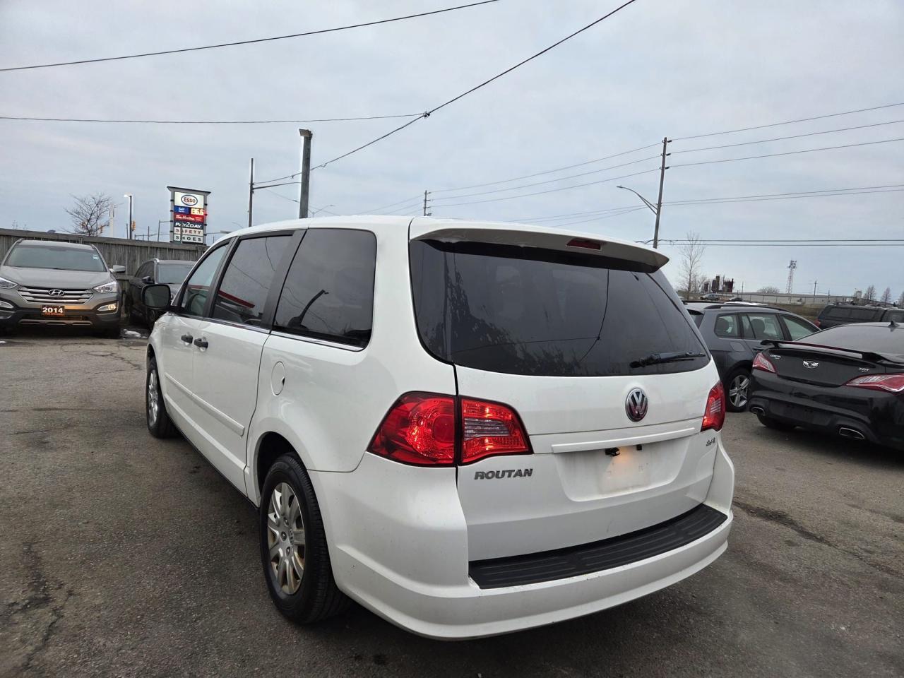 2012 Volkswagen Routan TRENDLINE, 7 PASSENGER, ONLY 52KMS, 3.6L V6, CERT Photo2
