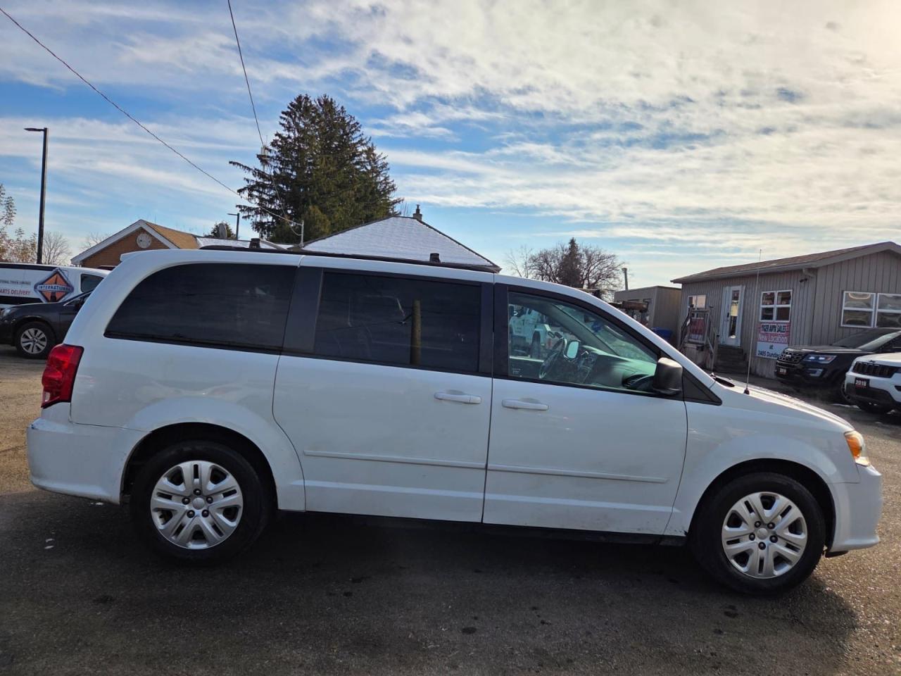 2014 Dodge Grand Caravan SXT, 7 PASSENGER, MINIVAN, DRIVES GREAT, AS IS - Photo #6