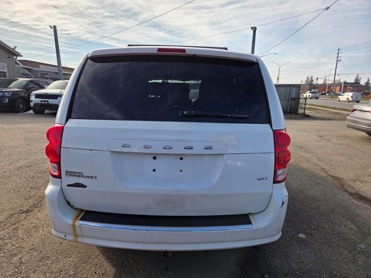 2014 Dodge Grand Caravan SXT, 7 PASSENGER, MINIVAN, DRIVES GREAT, AS IS - Photo #4