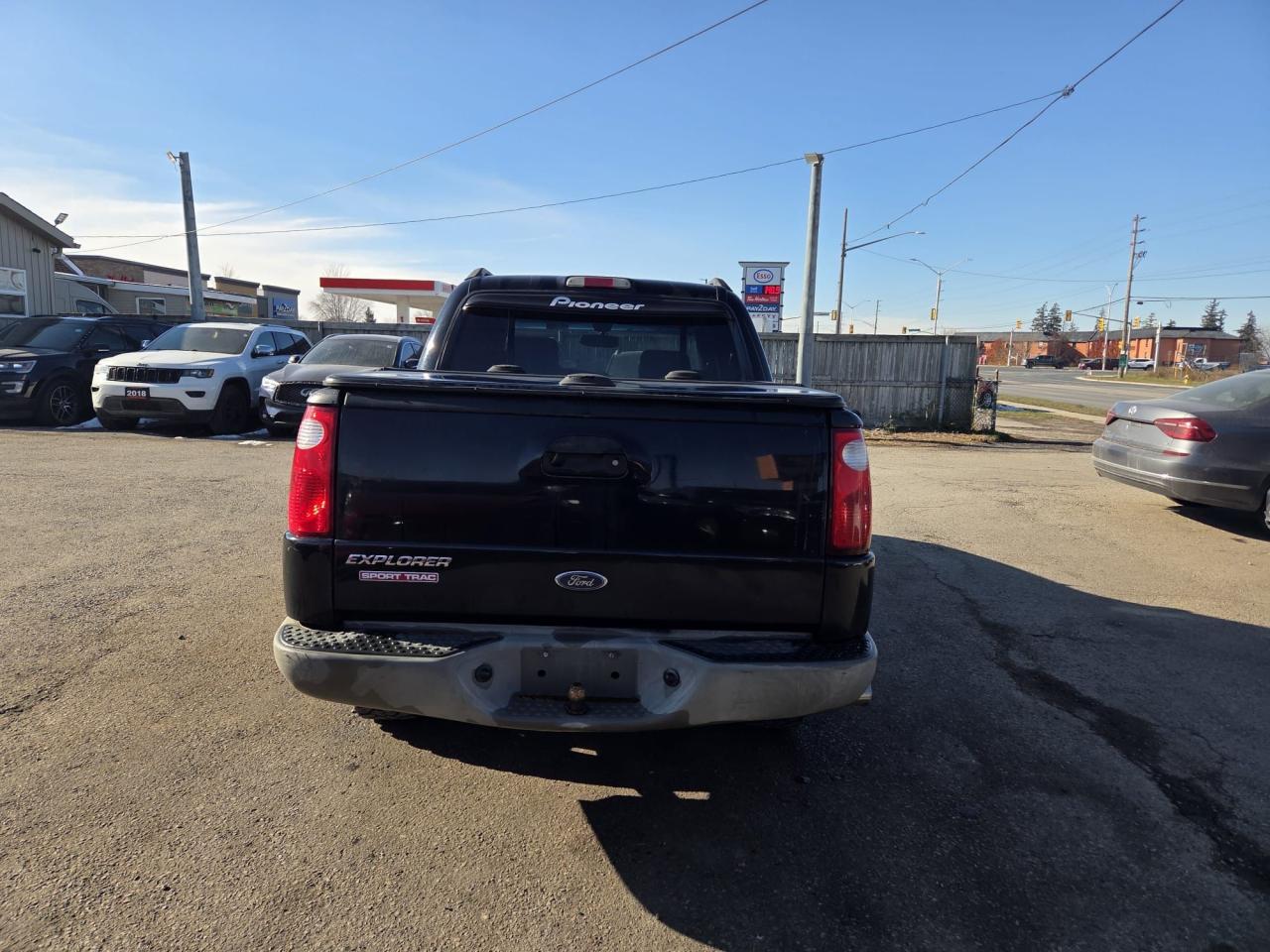 2002 Ford Explorer Sport Trac  - Photo #4