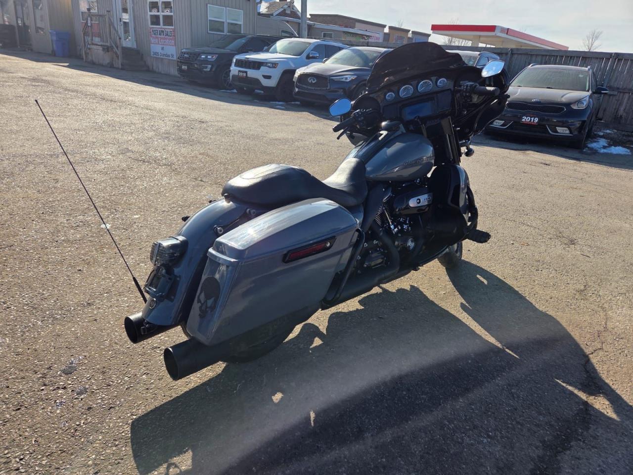 2022 Harley-Davidson Ultra LIMITED, 114CI, EXHAUST, BLACKED OUT, LIGHT DAMAGE Photo2