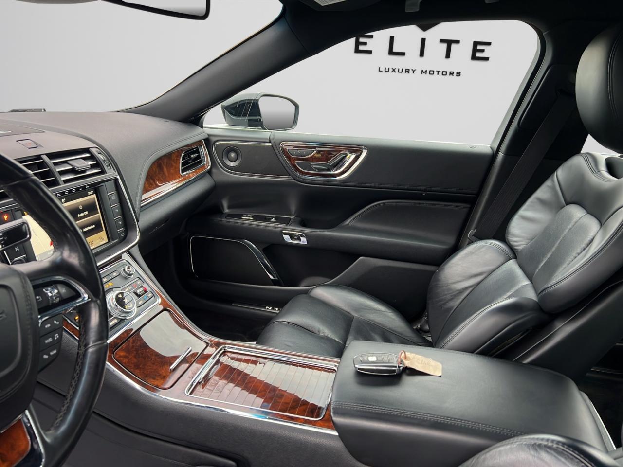 2017 Lincoln Continental SELECT AWD - LEATHER - NAVI - BACK-UP-CAM !! Photo