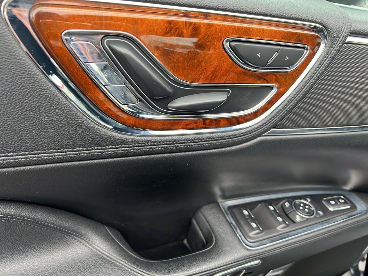 2017 Lincoln Continental SELECT AWD - LEATHER - NAVI - BACK-UP-CAM !! Photo