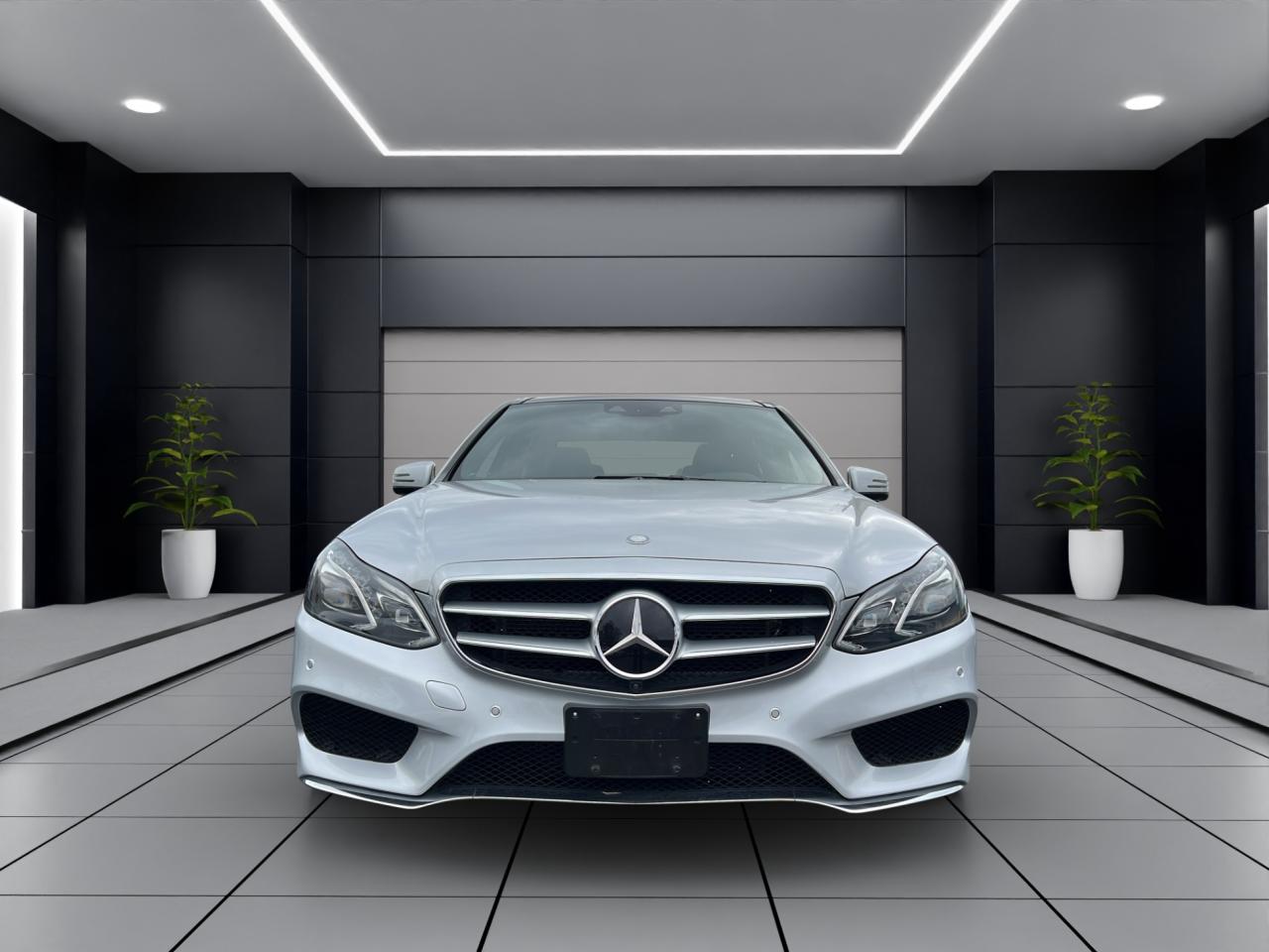 2015 Mercedes-Benz E-Class E400 4MATIC - AMG PKG - NAVI - LEATHER - 71,000KMS !! Photo