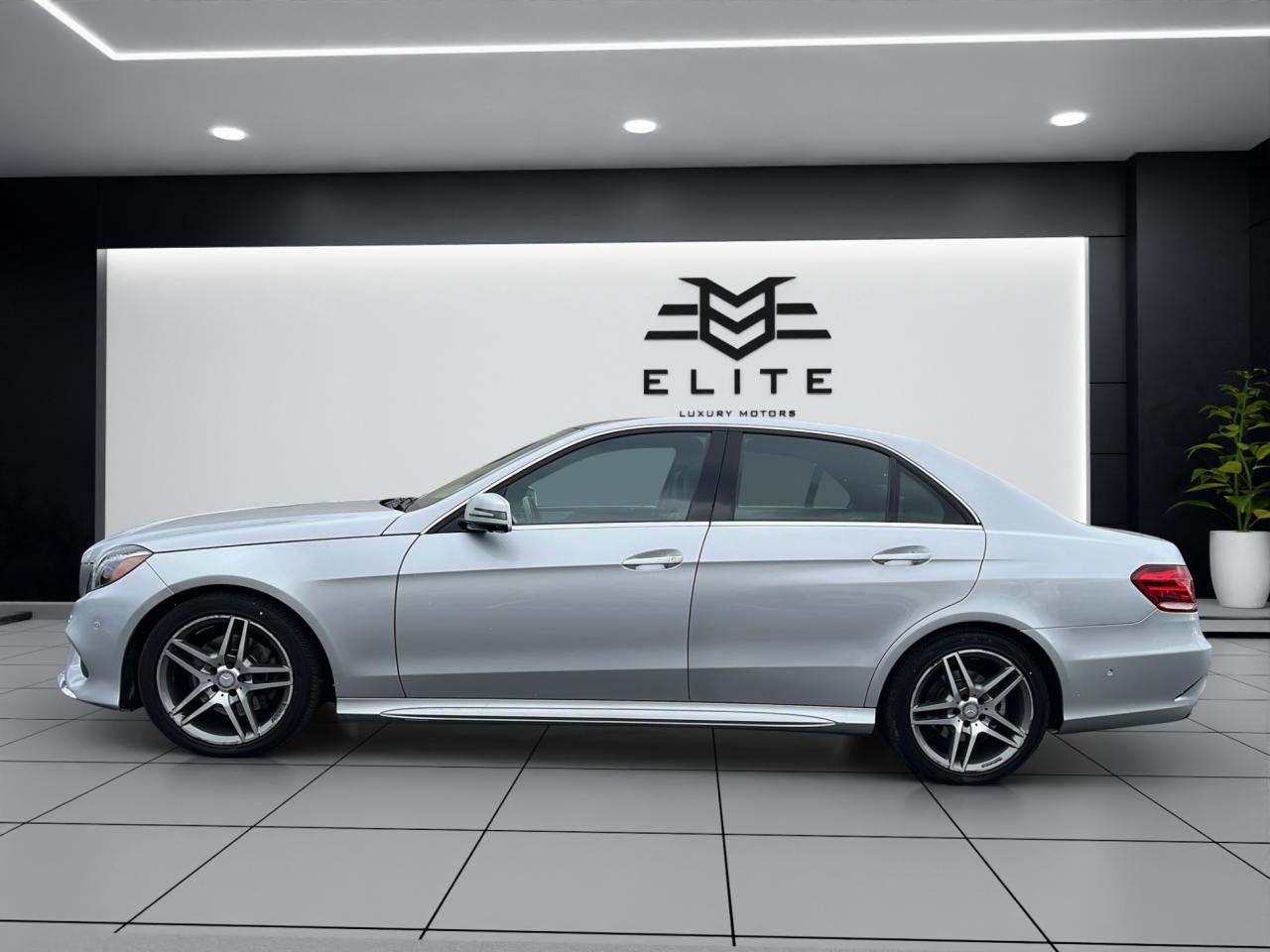 2015 Mercedes-Benz E-Class E400 4MATIC - AMG PKG - NAVI - LEATHER - 71,000KMS !! Photo