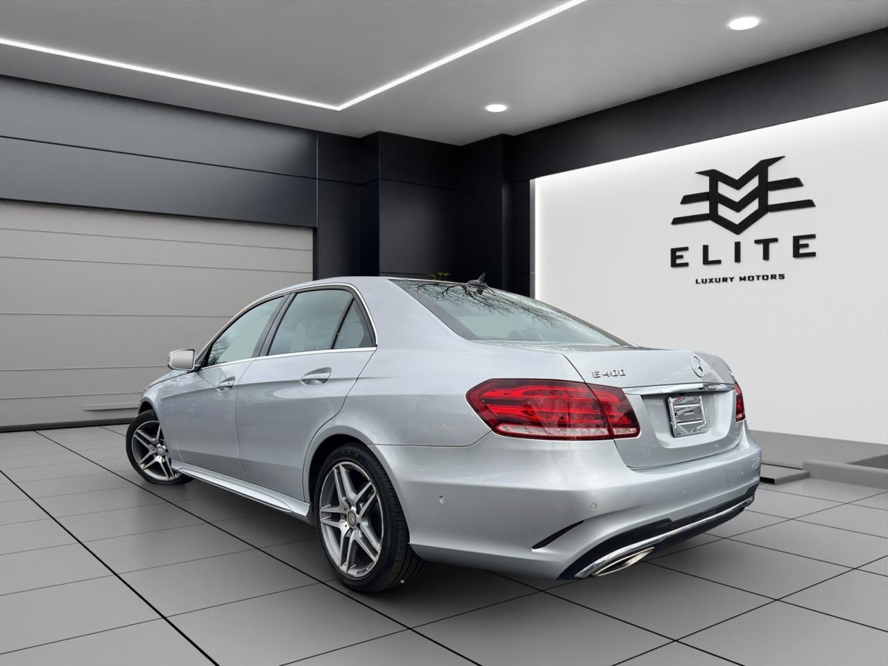 2015 Mercedes-Benz E-Class E400 4MATIC - AMG PKG - NAVI - LEATHER - 71,000KMS !! Photo