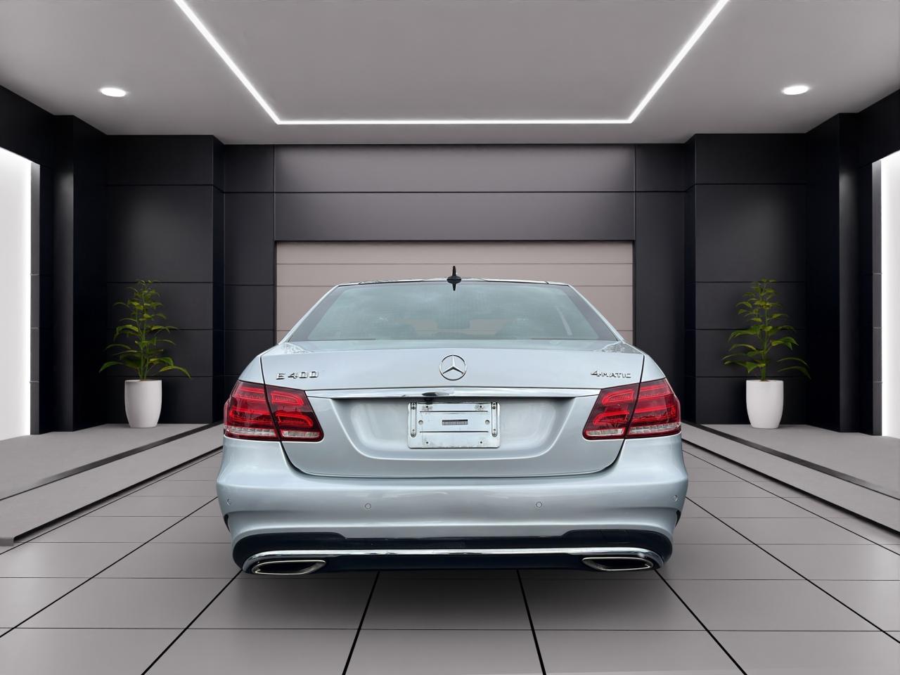 2015 Mercedes-Benz E-Class E400 4MATIC - AMG PKG - NAVI - LEATHER - 71,000KMS !! Photo