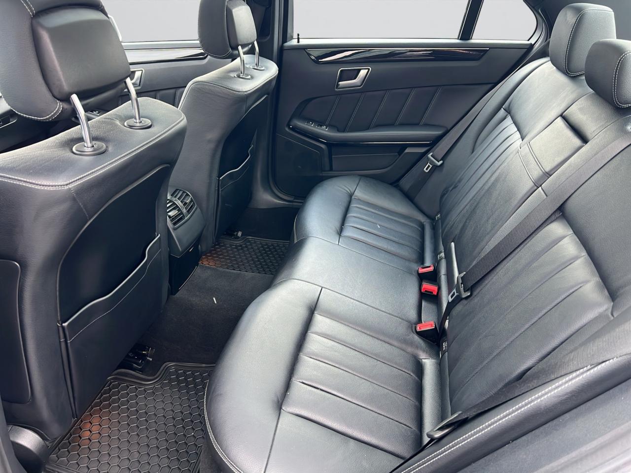 2015 Mercedes-Benz E-Class E400 4MATIC - AMG PKG - NAVI - LEATHER - 71,000KMS !! Photo