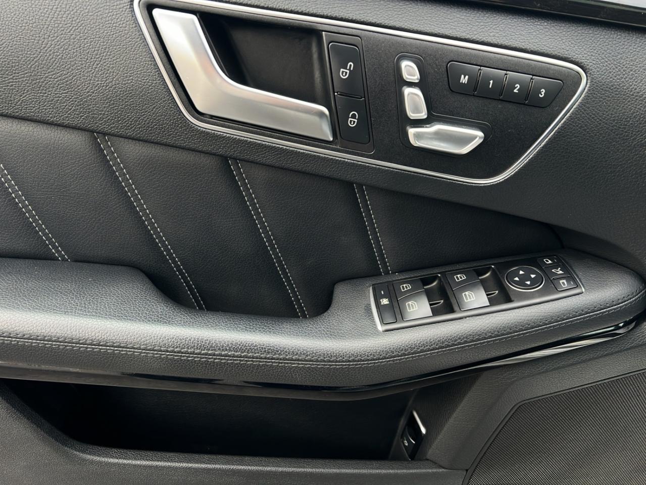 2015 Mercedes-Benz E-Class E400 4MATIC - AMG PKG - NAVI - LEATHER - 71,000KMS !! Photo