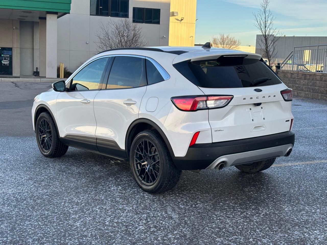 2021 Ford Escape SEL FHEV Photo2