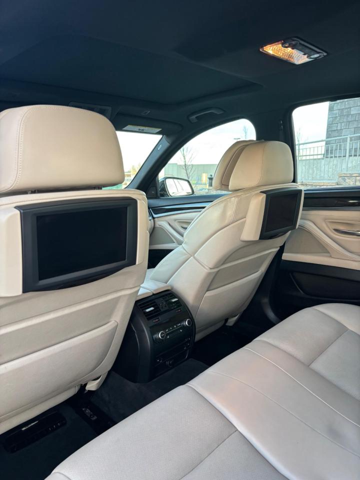 2011 BMW 550i xDrive | NEW YEAR SPECIAL! Photo