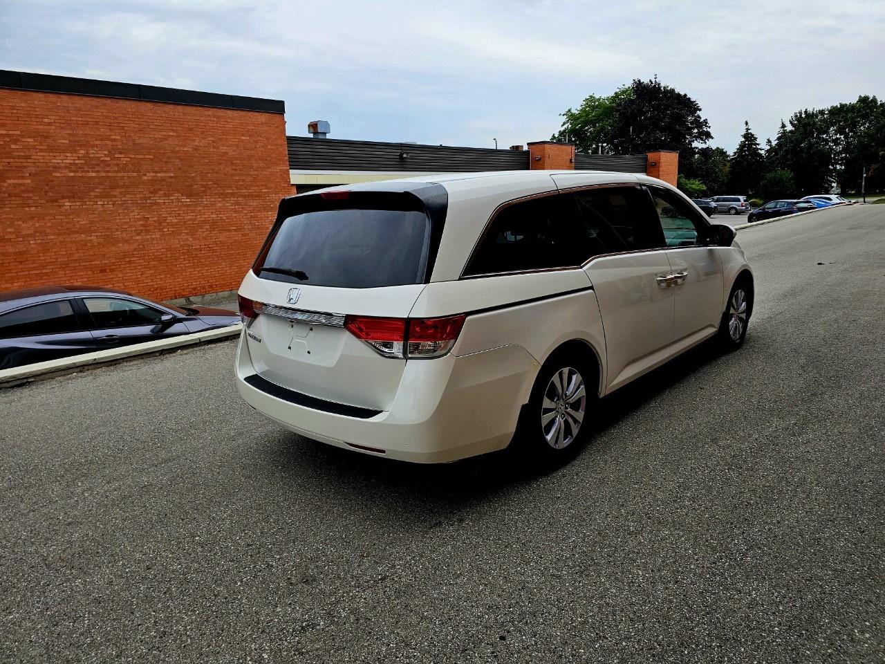 2017 Honda Odyssey EX Photo4