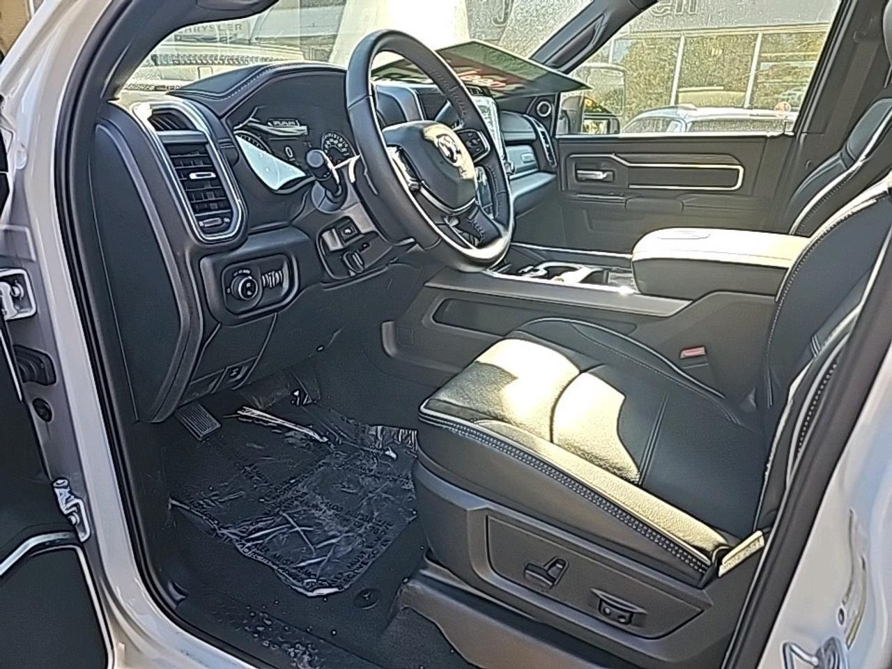 2024 RAM 3500 Laramie, Night edition Photo