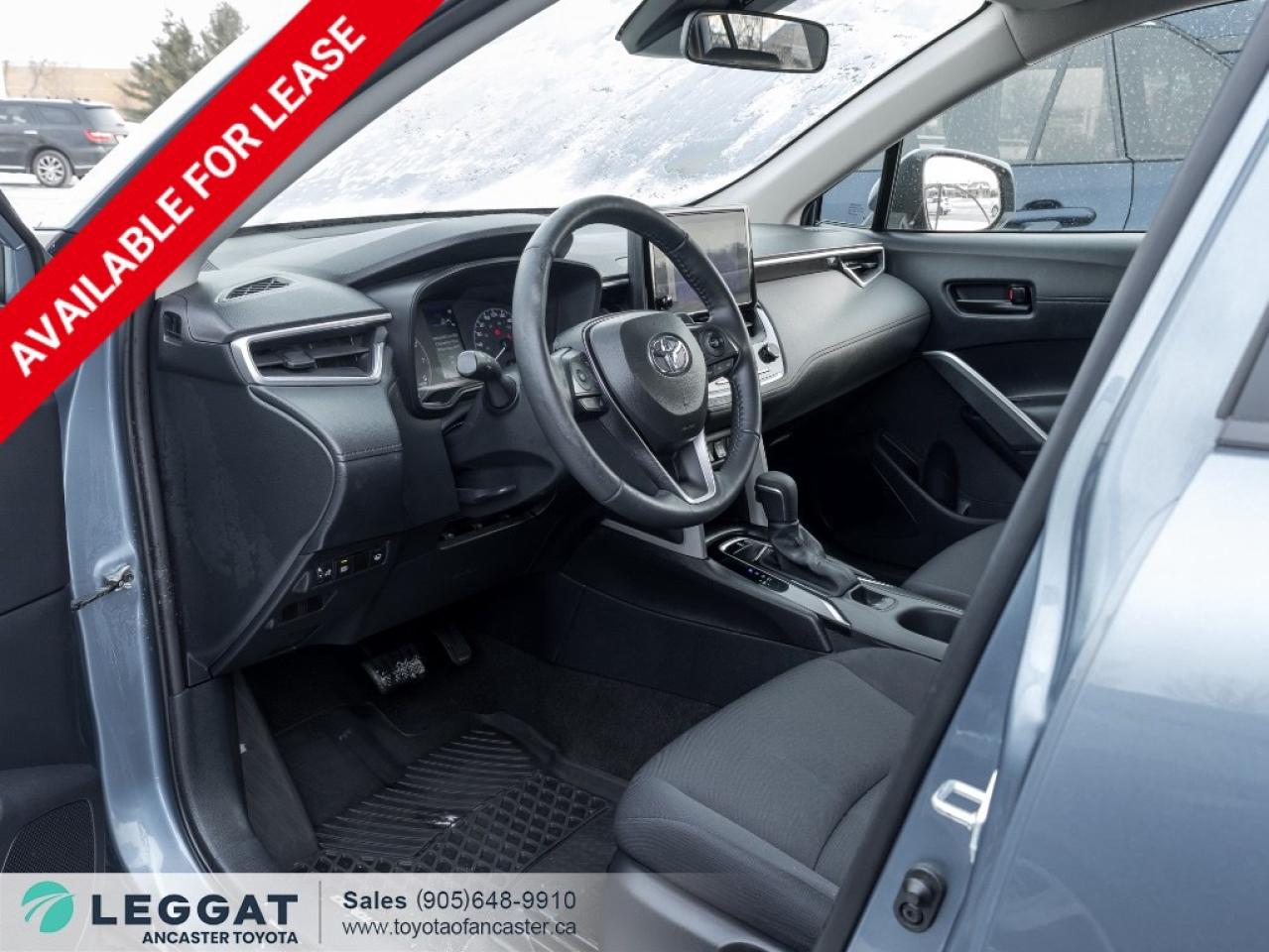 2024 Toyota Corolla Cross LE AWD Photo