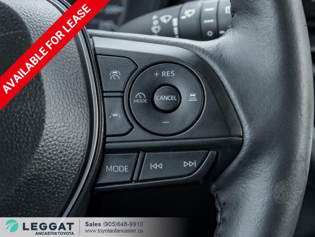 2024 Toyota Corolla Cross LE AWD Photo