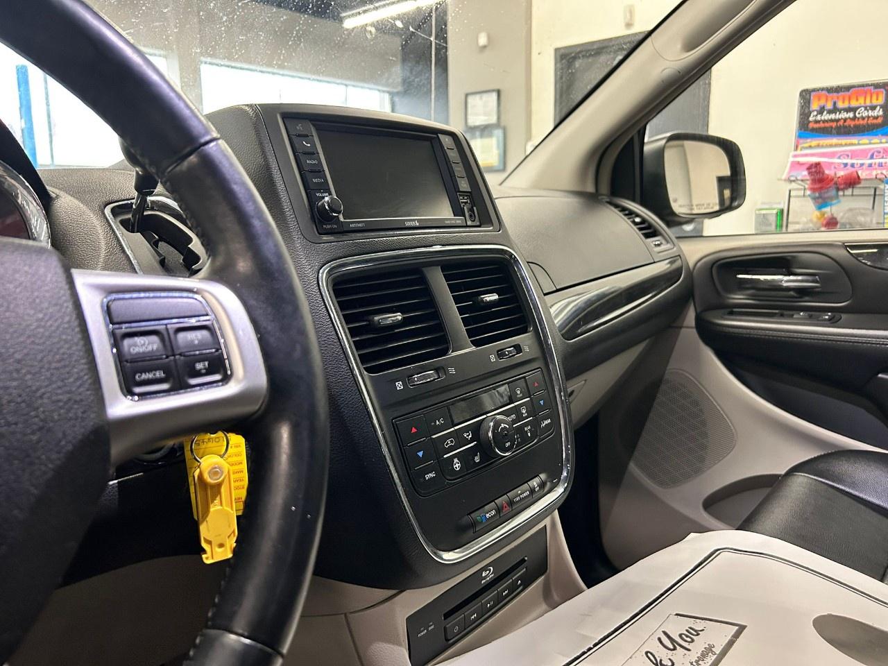 2015 Dodge Grand Caravan Crew Photo