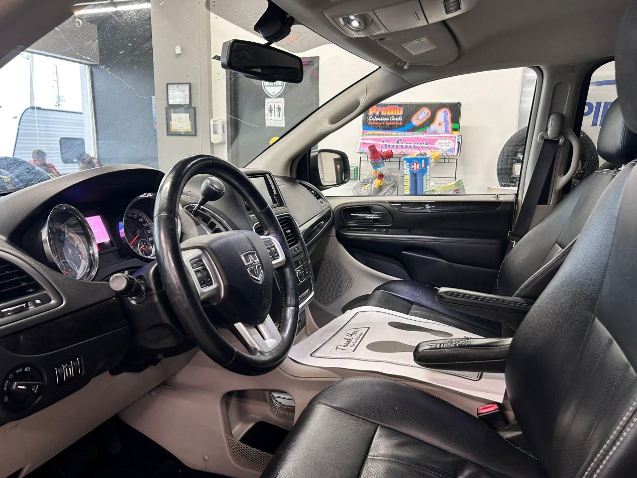 2015 Dodge Grand Caravan Crew Photo