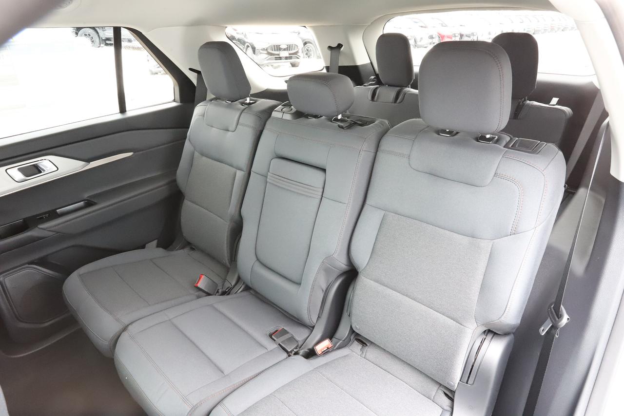 2026 Ford Explorer Active w/200A Pkg 4WD Photo