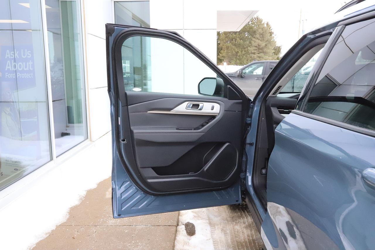 2026 Ford Explorer Active w/200A Pkg 4WD Photo