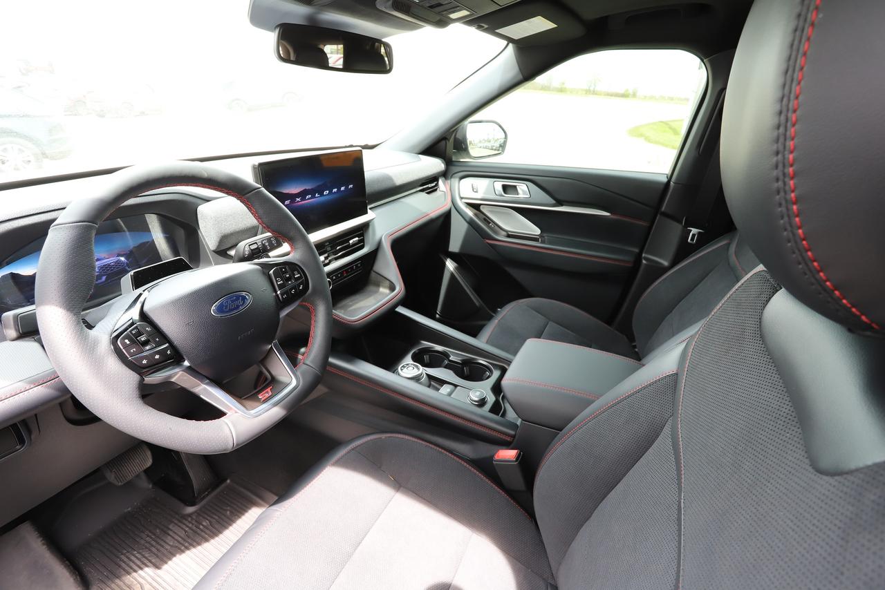 2026 Ford Explorer ST 4WD Photo1