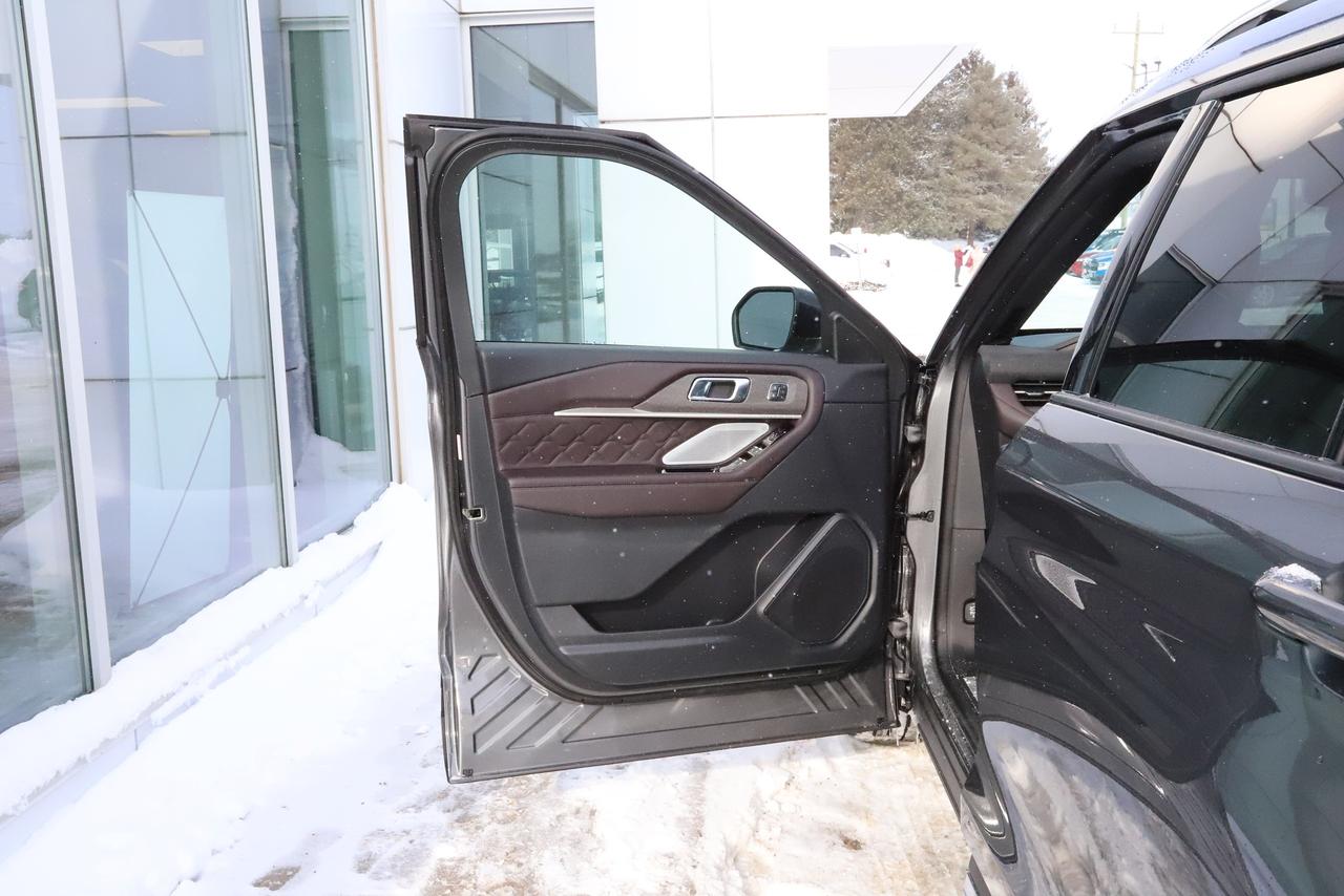 2026 Ford Explorer Platinum 4WD Photo