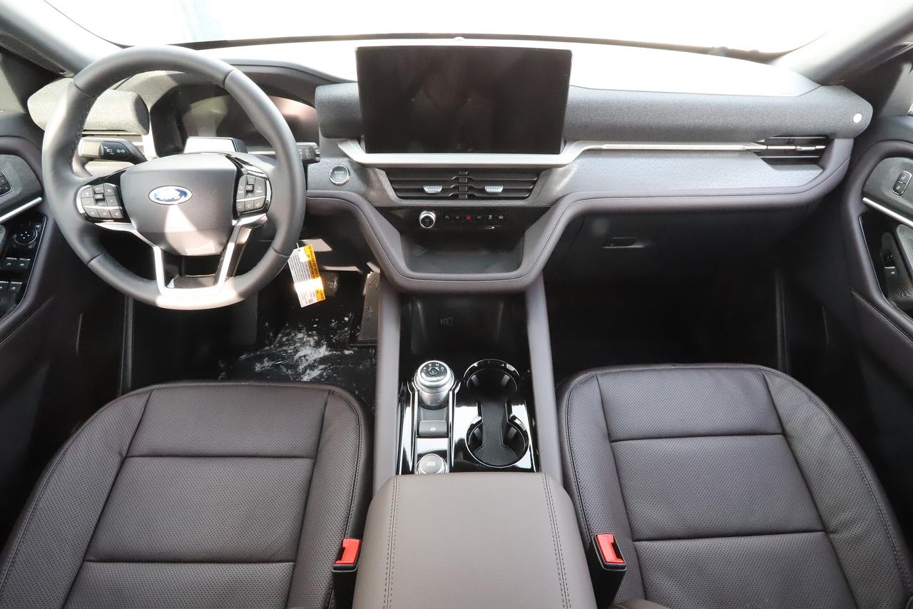 2026 Ford Explorer Platinum 4WD Photo