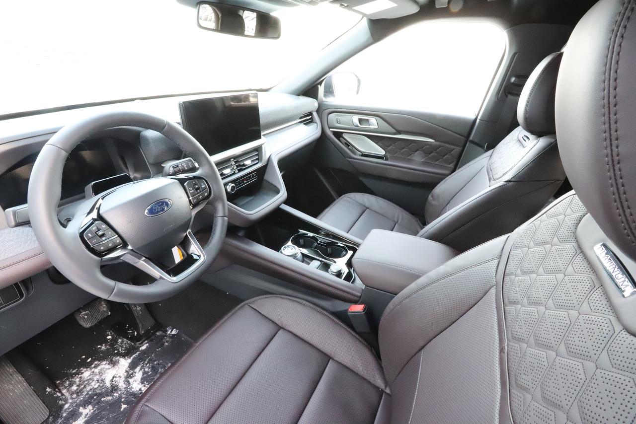 2026 Ford Explorer Platinum 4WD Photo