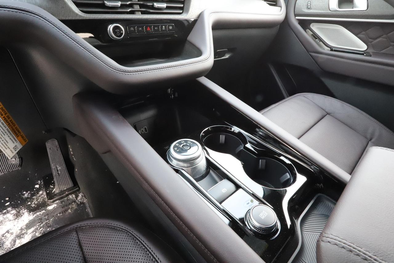 2026 Ford Explorer Platinum 4WD Photo