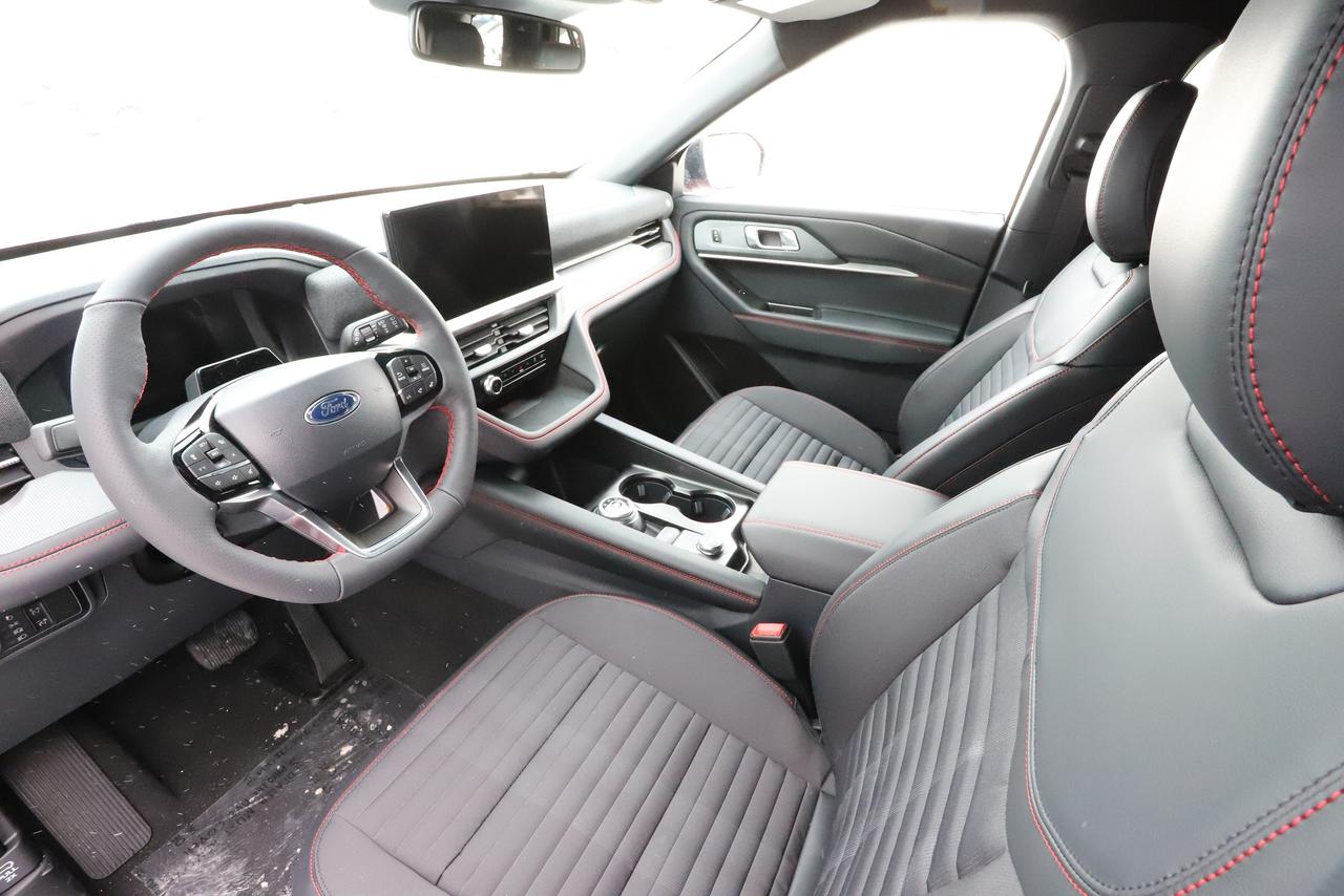 2026 Ford Explorer ST-Line 4WD Photo