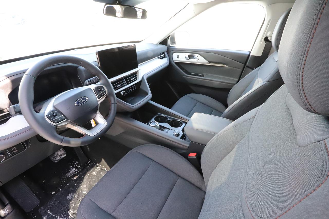 2026 Ford Explorer Active w/200A Pkg 4WD Photo