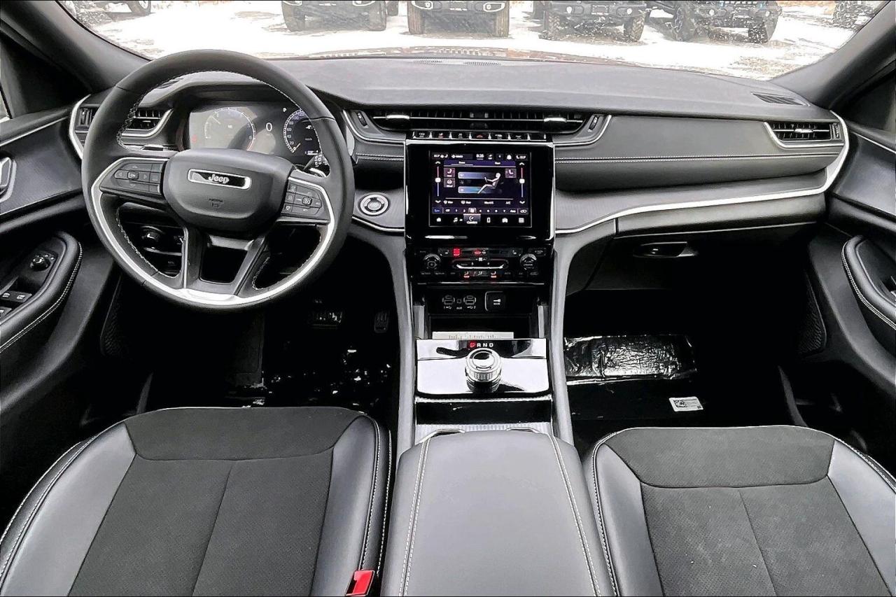 2025 Jeep Grand Cherokee L ALTITUDE | Sunroof | 7-PASSENGER | Tow Pkg 4x4 Photo