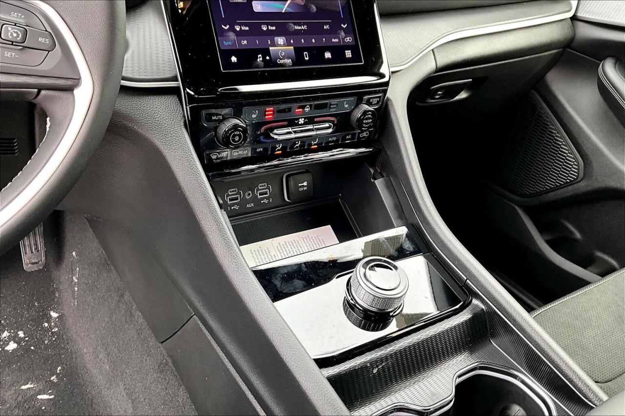 2025 Jeep Grand Cherokee L ALTITUDE | Sunroof | 7-PASSENGER | Tow Pkg 4x4 Photo