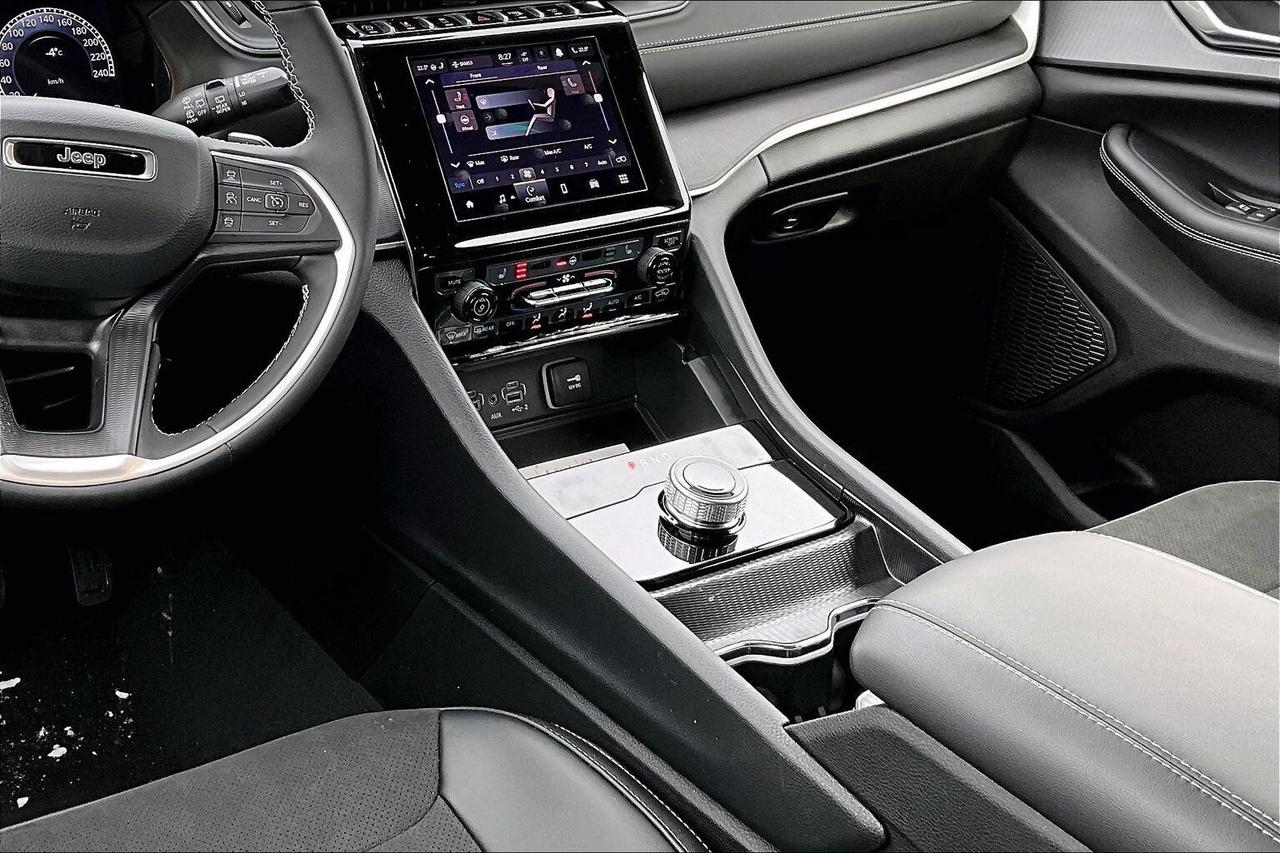 2025 Jeep Grand Cherokee L ALTITUDE | Sunroof | 7-PASSENGER | Tow Pkg 4x4 Photo