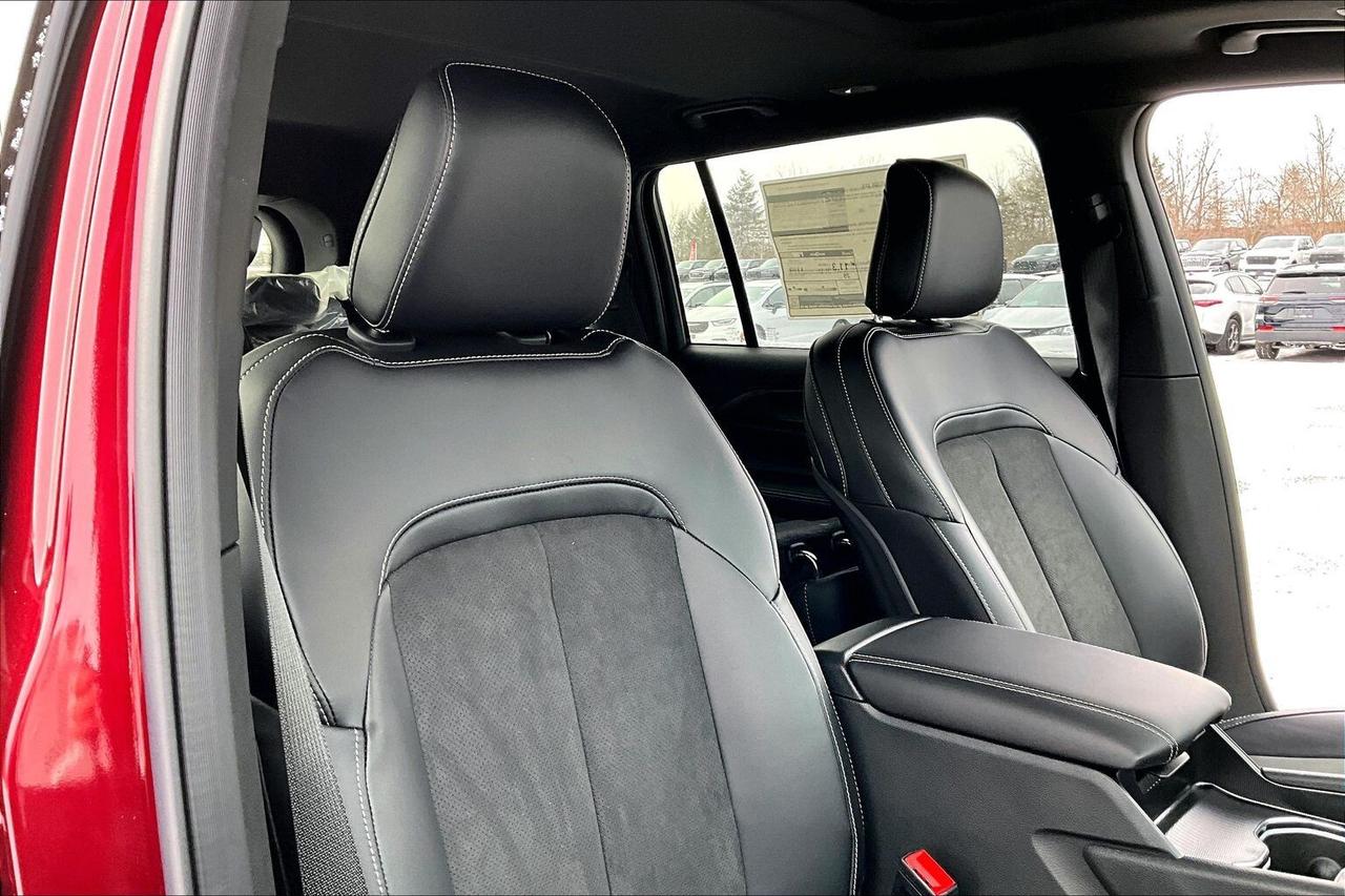 2025 Jeep Grand Cherokee L ALTITUDE | Sunroof | 7-PASSENGER | Tow Pkg 4x4 Photo