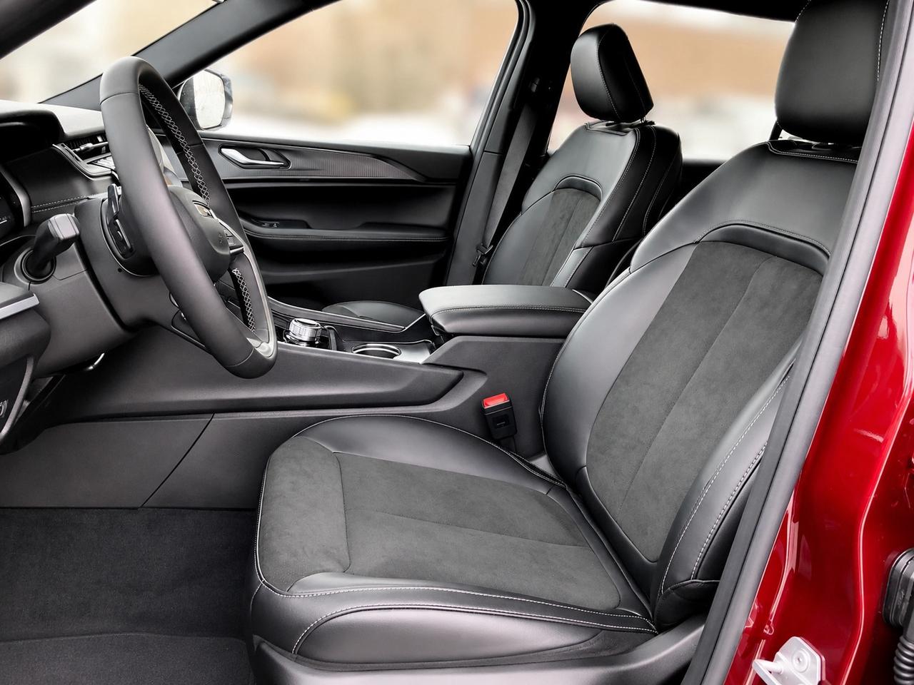 2025 Jeep Grand Cherokee L L ALTITUDE | Sunroof | 7-PASSENGER | Tow Pkg 4x4 Photo