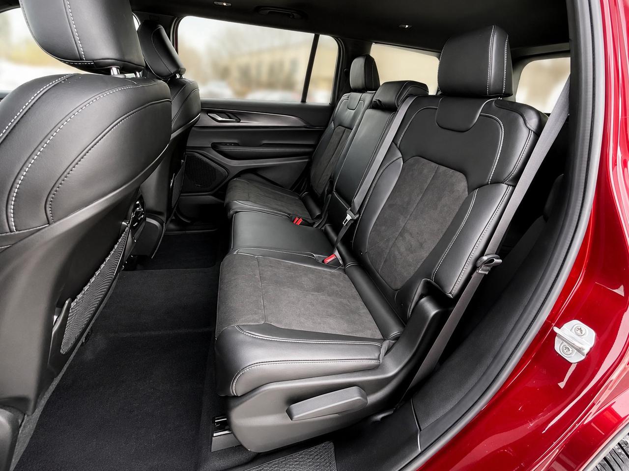 2025 Jeep Grand Cherokee L L ALTITUDE | Sunroof | 7-PASSENGER | Tow Pkg 4x4 Photo