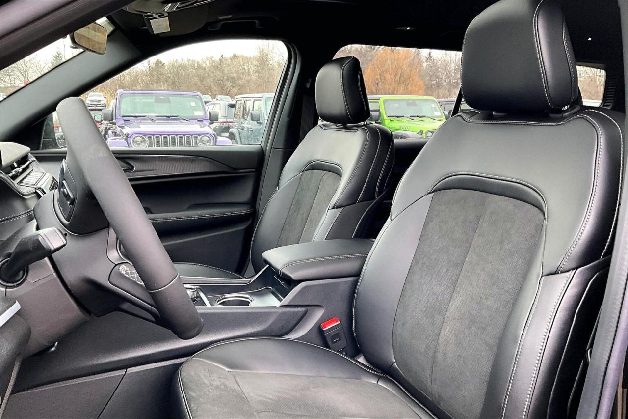 2025 Jeep Grand Cherokee L ALTITUDE | Leather | Sunroof | 7-PASS | Tow Pkg Photo