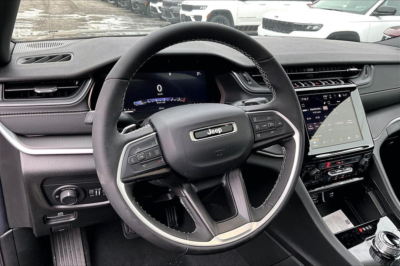 2025 Jeep Grand Cherokee L ALTITUDE | Leather | Sunroof | 7-PASS | Tow Pkg Photo